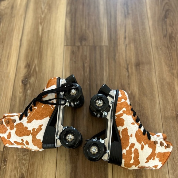 Intentionally blank whip it genuine calf hair roller skates size 36 women’s - Picture 8 of 11